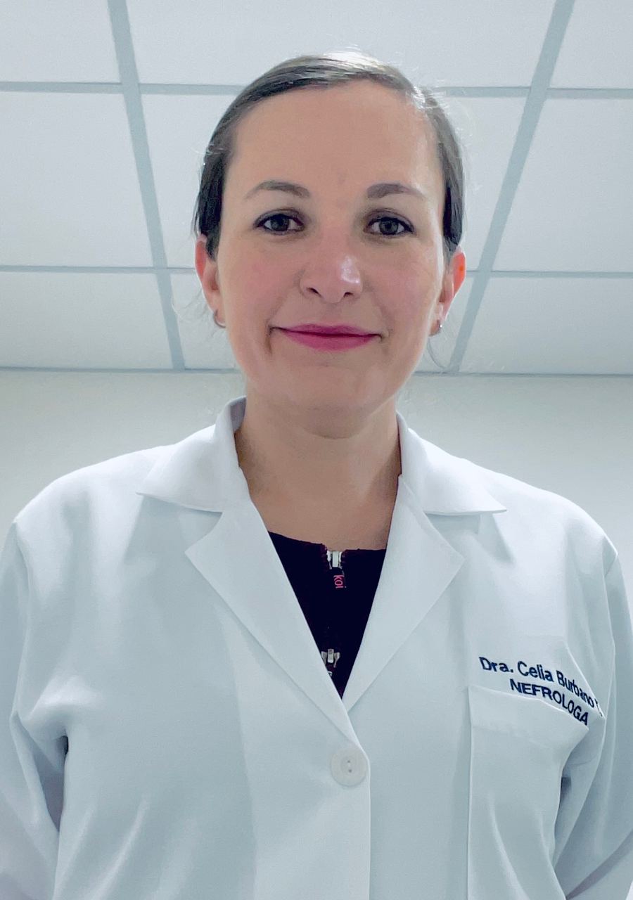 Dra. Celia Burbano Terán — Médica Nefróloga